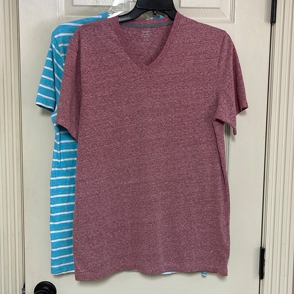 Bundle Old Navy Mens size medium tops. Great condition!